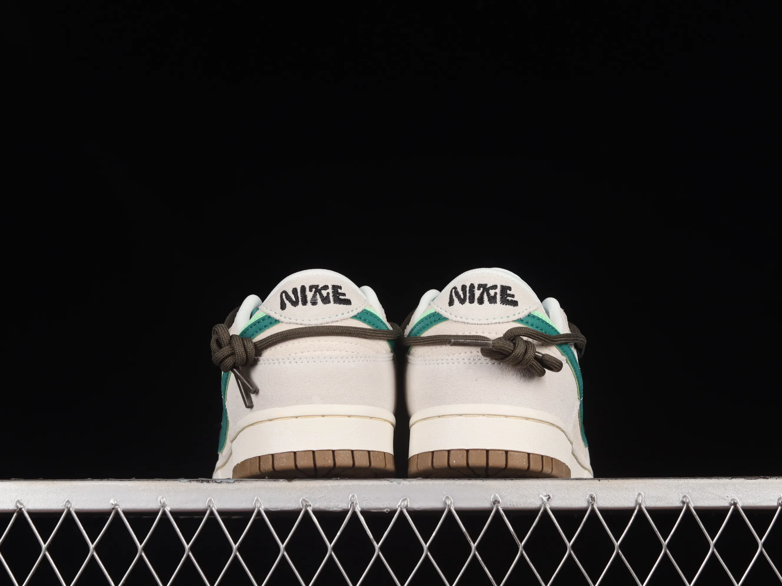All categories Nk SB Dunk Series Nk SB Dunk Low low-top sneakers Nk SB Dunk Low "85" light green double hook strap deconstruction SB low-top sports and leisure sneakers DO9457-100